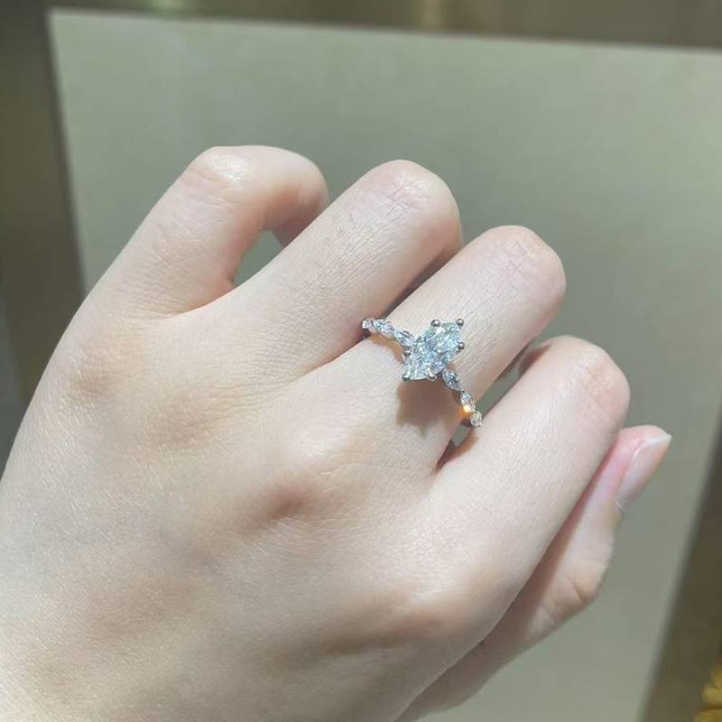 马眼钻女戒S925银镀白金定制选款主石莫桑钻1.0ct/副石高碳钻